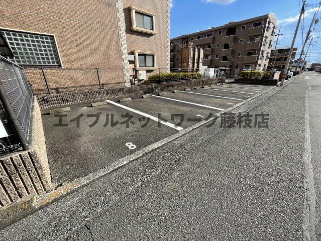 【クリア高田の駐車場】