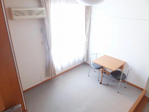 居室・リビング　大型家電設置済みのお部屋です。