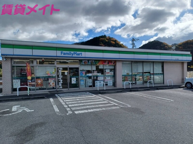 コンビニ　ファミリーマート津一志町店（コンビニ）まで1133m