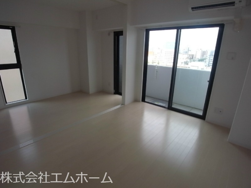 バルコニー　ＬＤＫ11.1帖　洋室5.6帖と繋げても仕切っても使えます