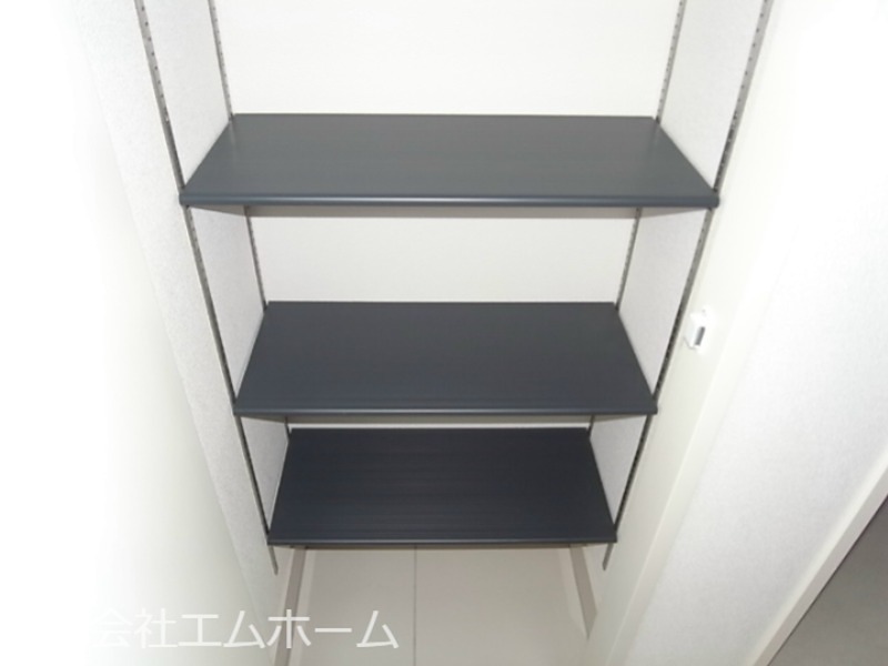 玄関　玄関　シューズボックス付（収納充実してます）