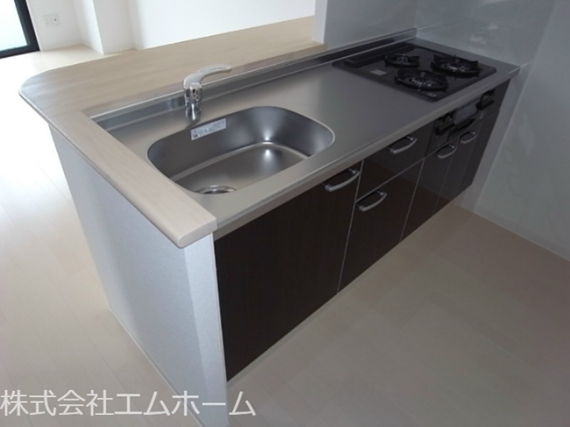 キッチン　システムキッチン（ガス3口コンロ・グリル付）カウンターキッチ