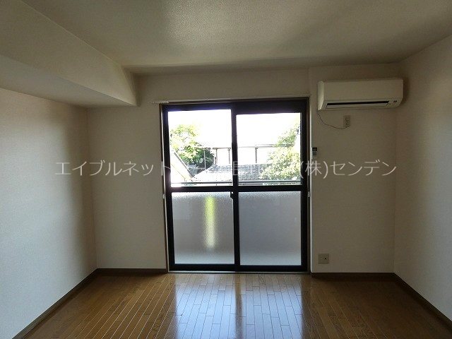 居室・リビング　写真は102号室です（参考）