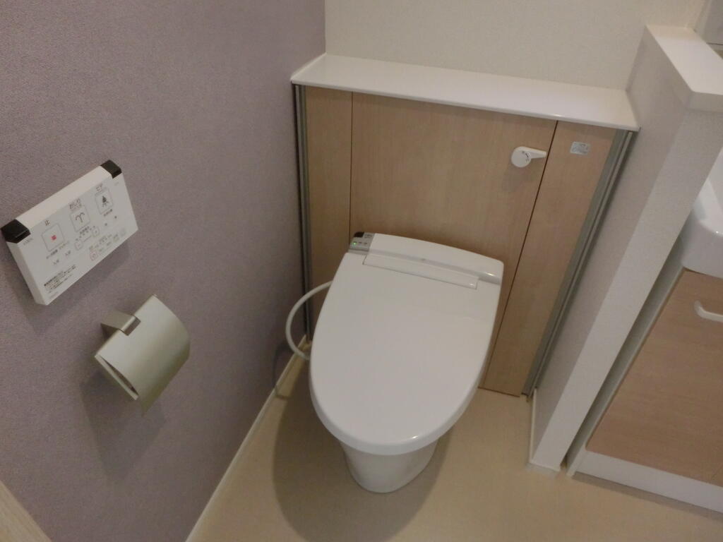 トイレ　温水洗浄便座