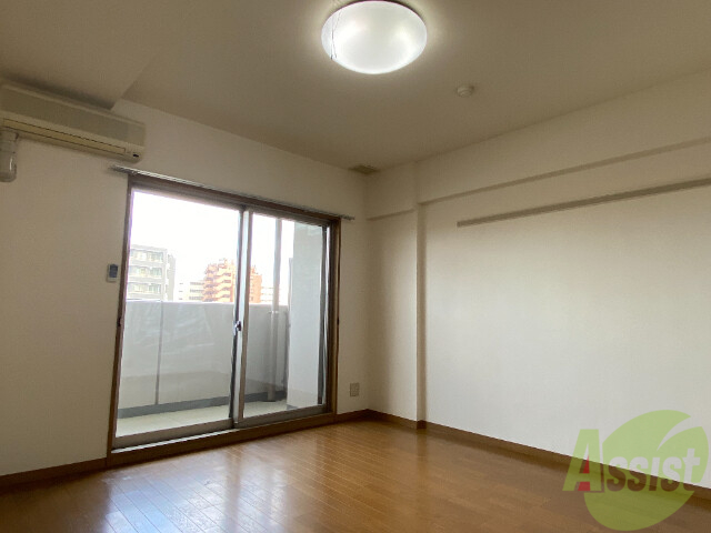 居室・リビング　８．８帖の洋室です。広々として開放感があります。