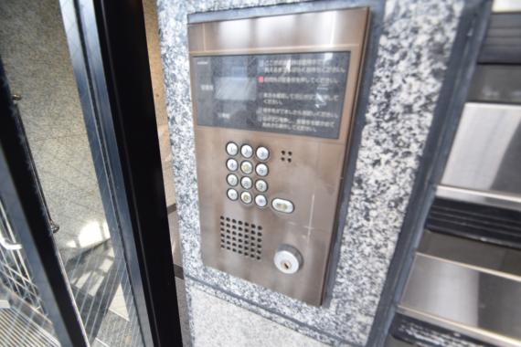 セキュリティ　オートロック付きなので女性の方でも安心です。