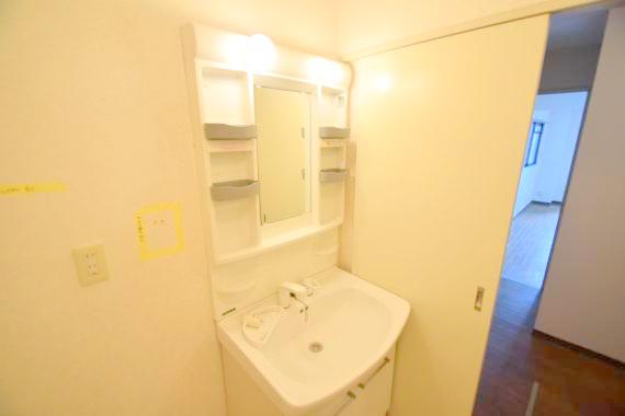 洗面設備　今人気の独立洗面台になっております。