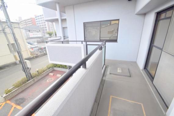 バルコニー　日当たりの良いバルコニーです。