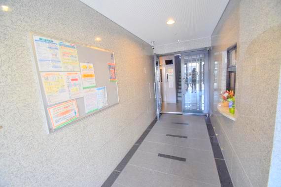 エントランス　いつもエントラスト付近はキレイにされています。