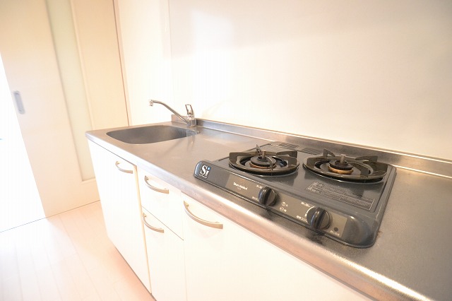 キッチン　２口ガスコンロ。システム:キッチンは良いですね。