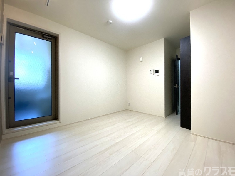 居室・リビング　白を基調にした明るいお部屋です。