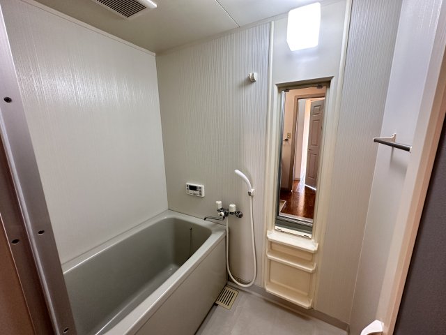 バス・シャワールーム　追い焚き機能付き