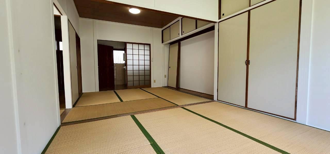 居室・リビング　4.5畳2部屋。戸を外せば写真のように広々な9畳になります。