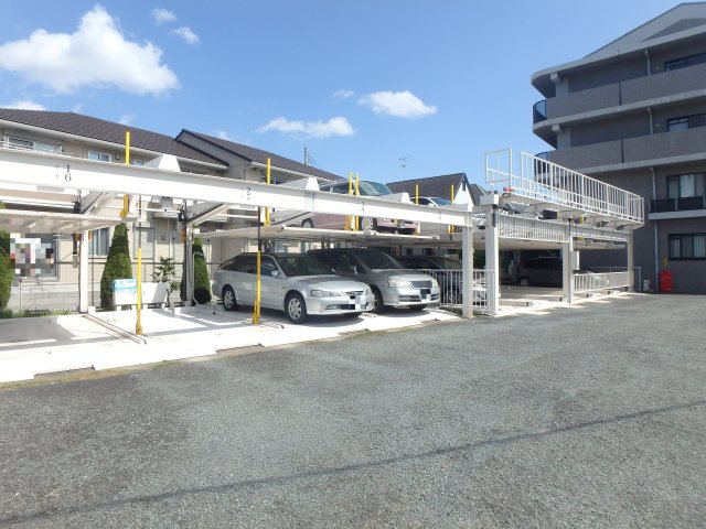 駐車場　車をお持ちの方に嬉しい駐車場付きの物件です