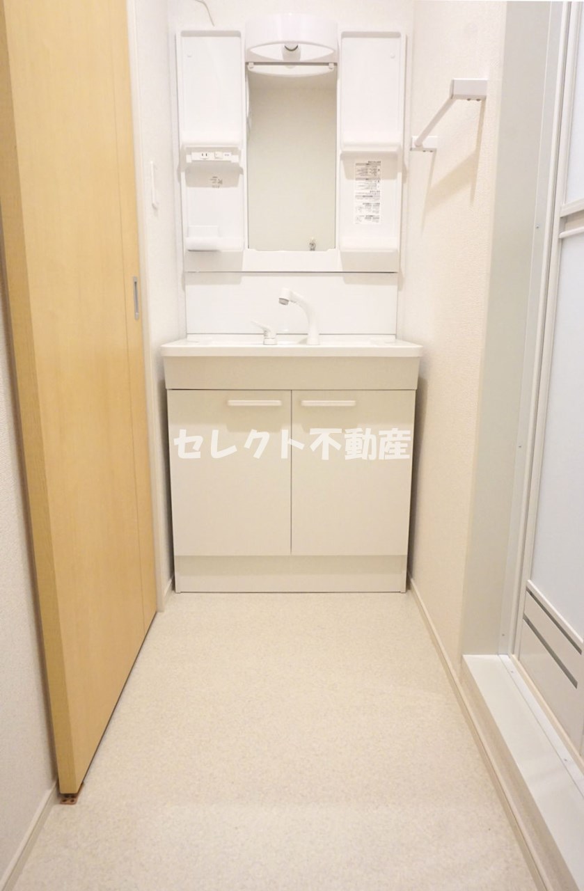 洗面設備　【Ａｖｅｎｉｒ　II】明るい洗面所です