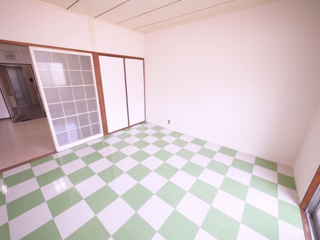 居室・リビング　同物件別室です。