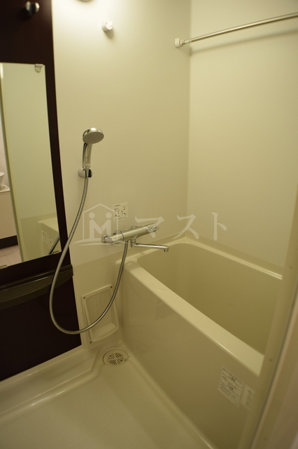 バス・シャワールーム　ゆったりくつろげる浴室です。