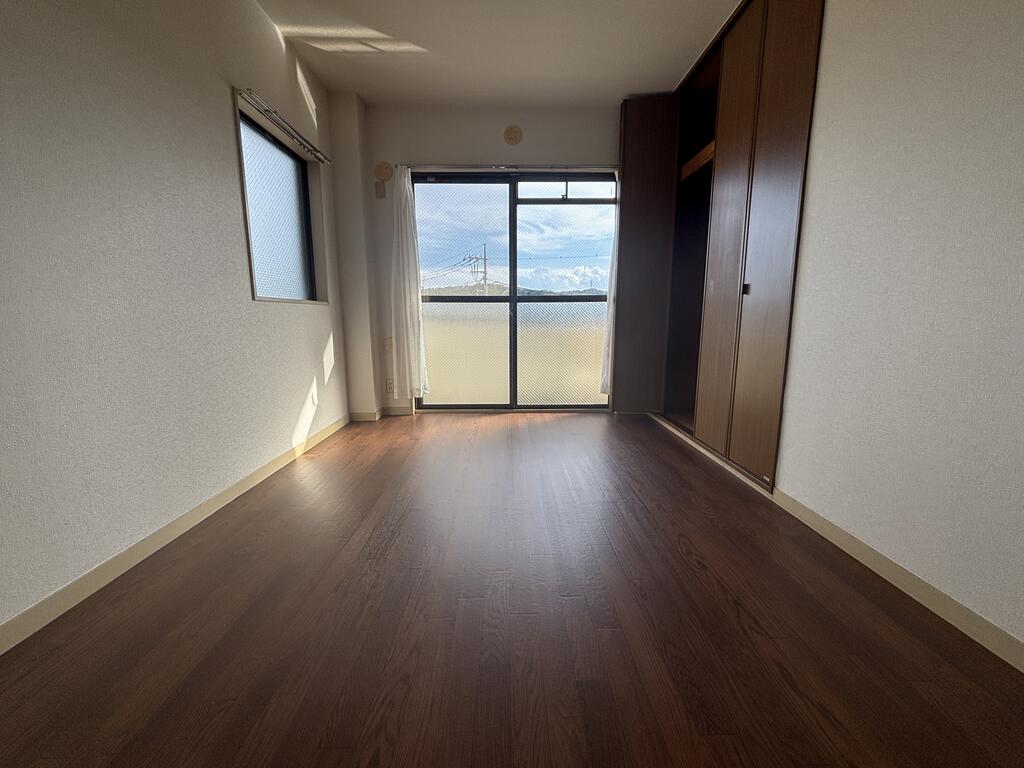 その他部屋・スペース　南側洋室6帖＆収納