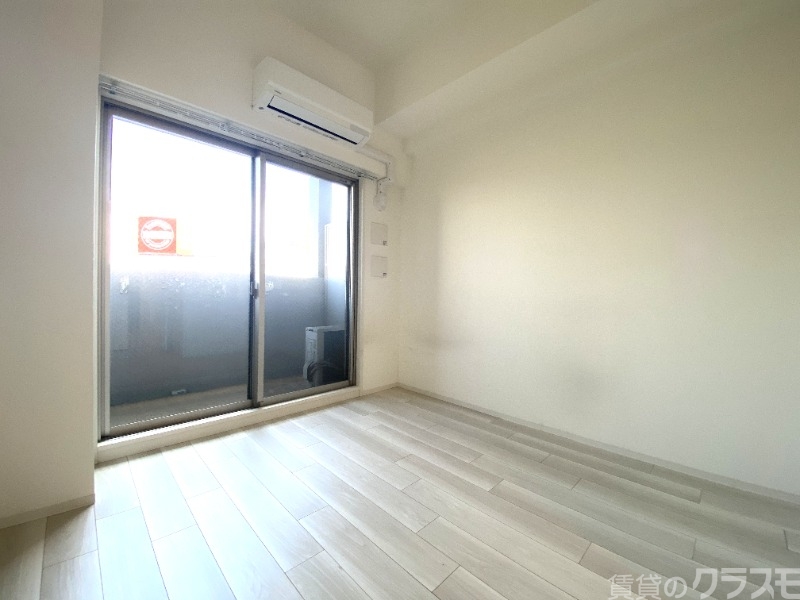 居室・リビング　白を基調にした明るいお部屋です。