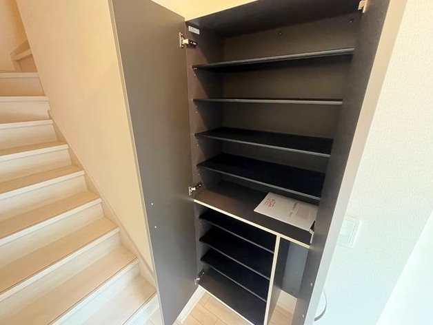 玄関　※建築中のため参考イメージ