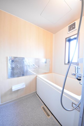 バス・シャワールーム　シングルレバー混合水栓の浴室