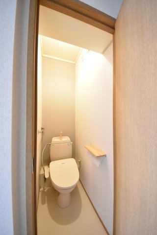 トイレ　温水洗浄便座付きのトイレ