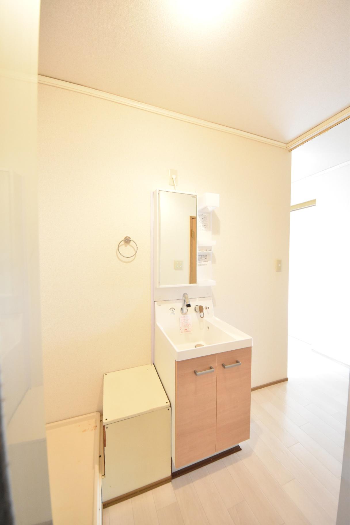 洗面設備　新品のシャンプードレッサー