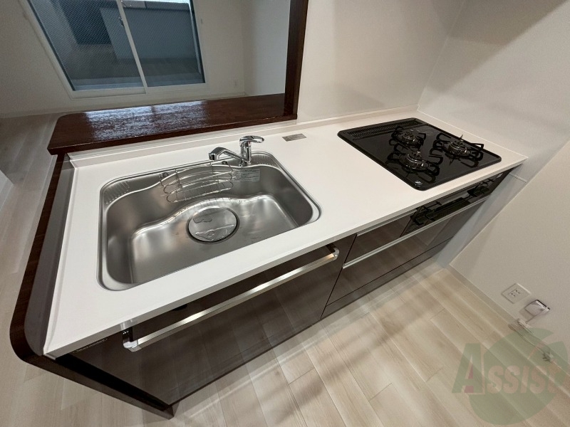 キッチン　こちらはキッチン。調理スペースもあり使いやすそうです。