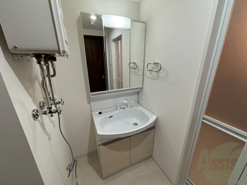 洗面設備　洗面台は独立していて使いやすそうですね。