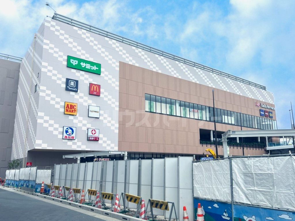 ショッピングセンター　ららテラス北綾瀬（ショッピングセンター）まで650m