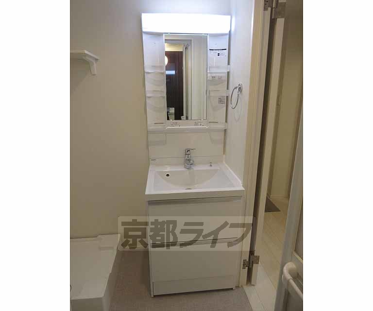 洗面設備　大きな洗面台