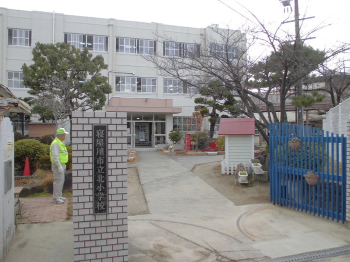 小学校　北小学校（小学校）まで777m