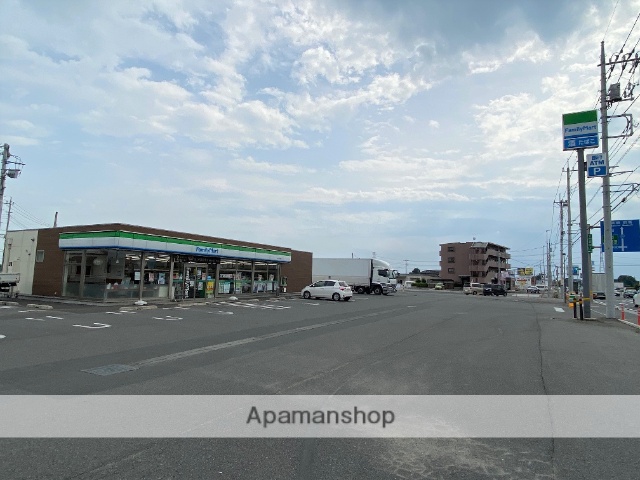 コンビニ　ファミリーマート（コンビニ）まで376m