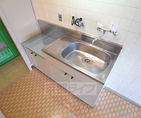 キッチン　十分なキッチンスペースがあるキッチンです。