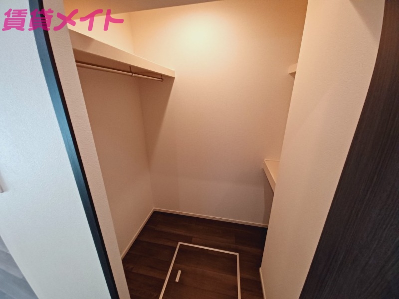 収納　同型参考写真