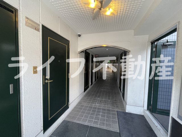 エントランス　清潔なエントランスです