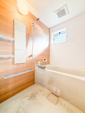 バス・シャワールーム　追い焚き機能付きのお風呂です♪