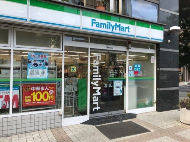コンビニ　ファミリーマート横浜弥生町店（コンビニ）まで46m