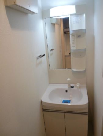 洗面設備　洗面独立で朝の準備もバッチリ。