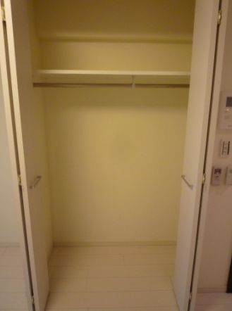 収納　奥行きもしっかりあるクローゼットです