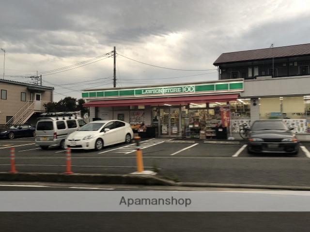 コンビニ　ローソンストア１００（コンビニ）まで983m