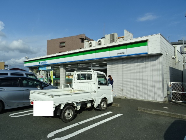 コンビニ　ファミリーマート（コンビニ）まで548m