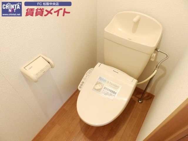 トイレ　別部屋同型タイプ写真です。