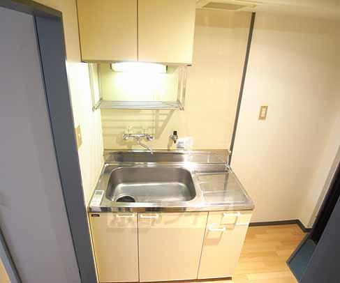 キッチン　収納付いてます