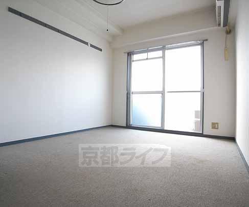 居室・リビング　すっきりとした間取り（床の材質はお部屋によって異なります）