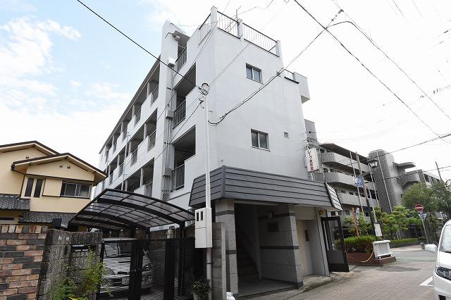 建物外観　敷地内に自転車置き場あり☆