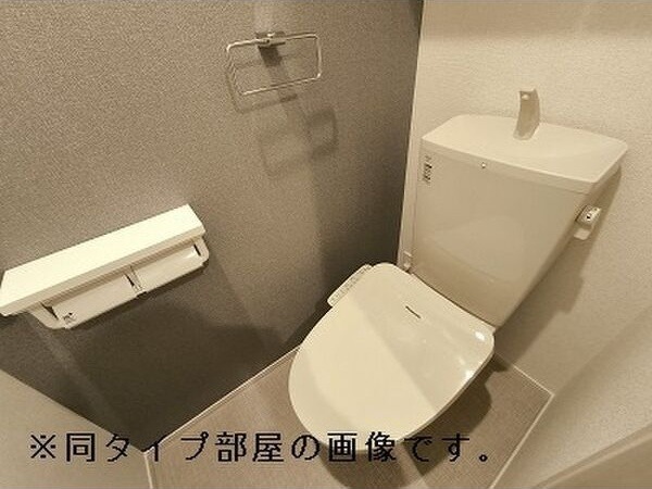 トイレ　※同タイプ・別物件の写真となります。