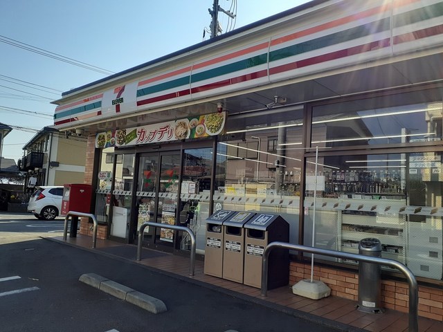 コンビニ　セブンイレブン（コンビニ）まで669m