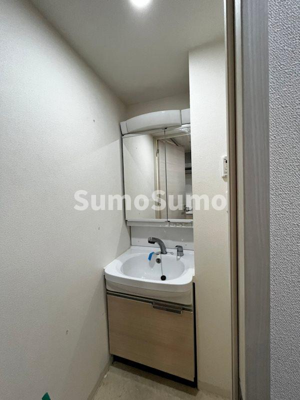 洗面設備　スペースが確保できる洗面所です