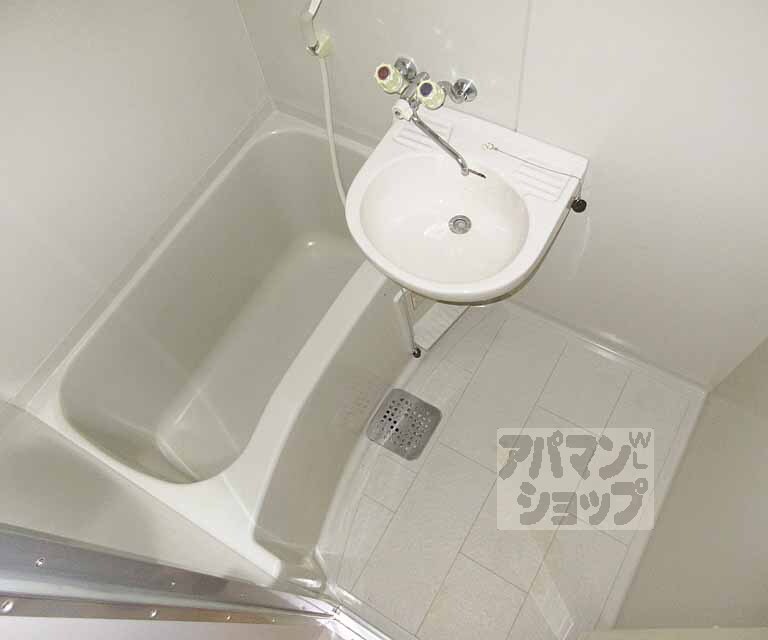 バス・シャワールーム　綺麗な浴室です